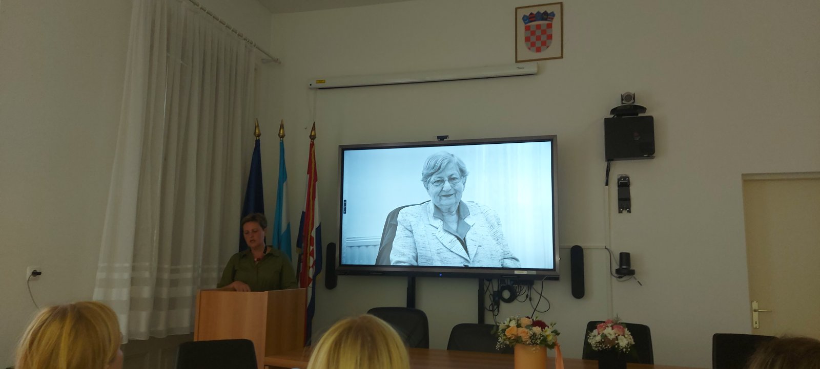 IMG 2219b2cb94dc9a0c6daea14899e0a108 V